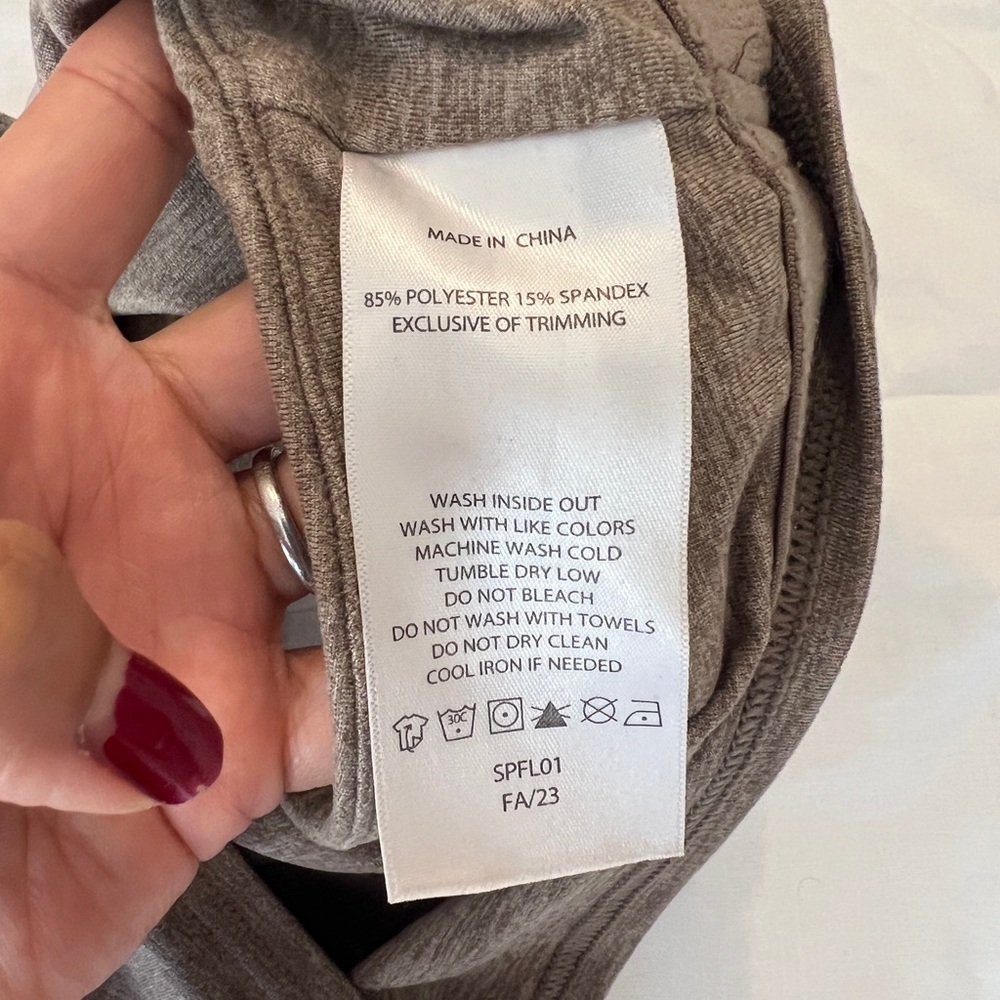 Quince Brown Seamless Sports Bra with Racerback (oatmeal) - Picture 3 of 3